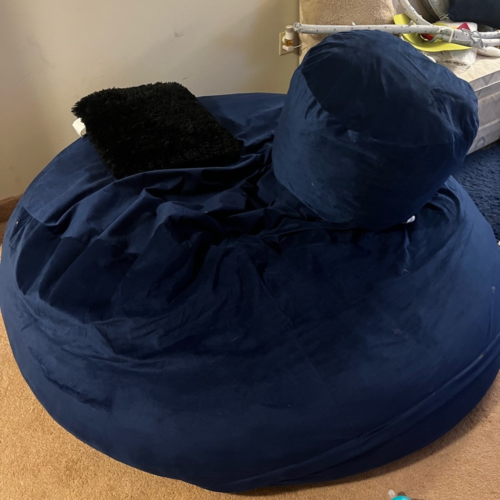 Jumbo bean bag with pillow and feet stand